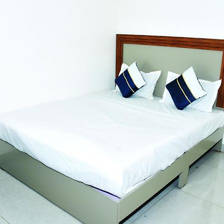 Hotel J K And Restaurant Morbi Екстер'єр фото