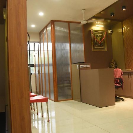 Hotel J K And Restaurant Morbi Екстер'єр фото