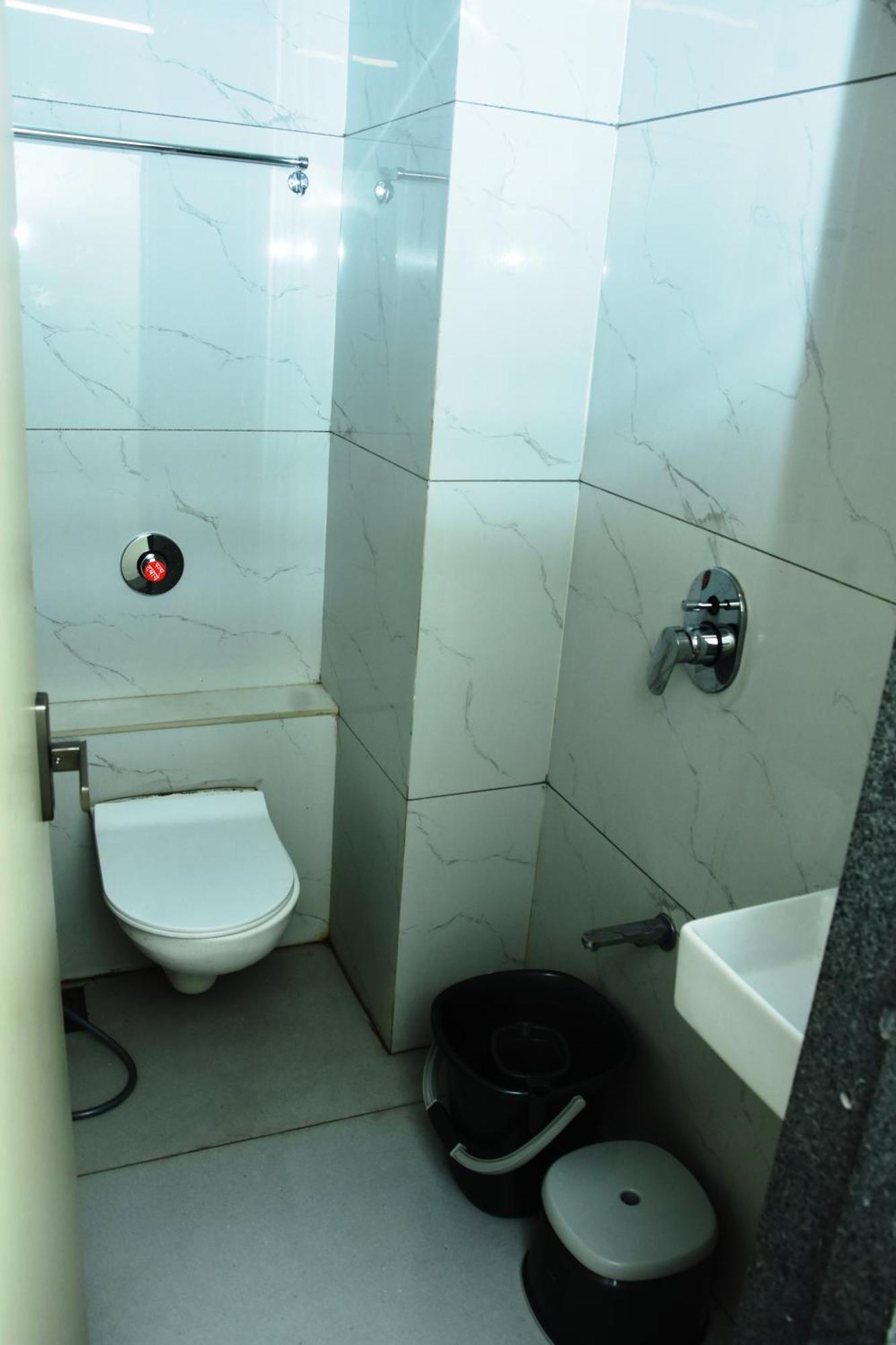Hotel J K And Restaurant Morbi Екстер'єр фото