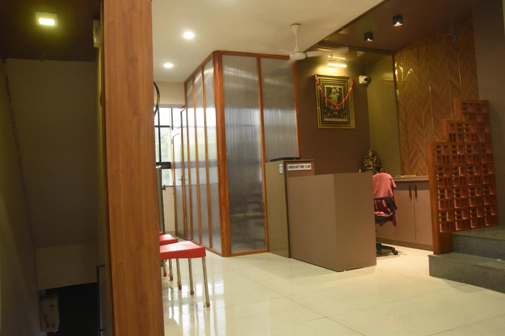 Hotel J K And Restaurant Morbi Екстер'єр фото