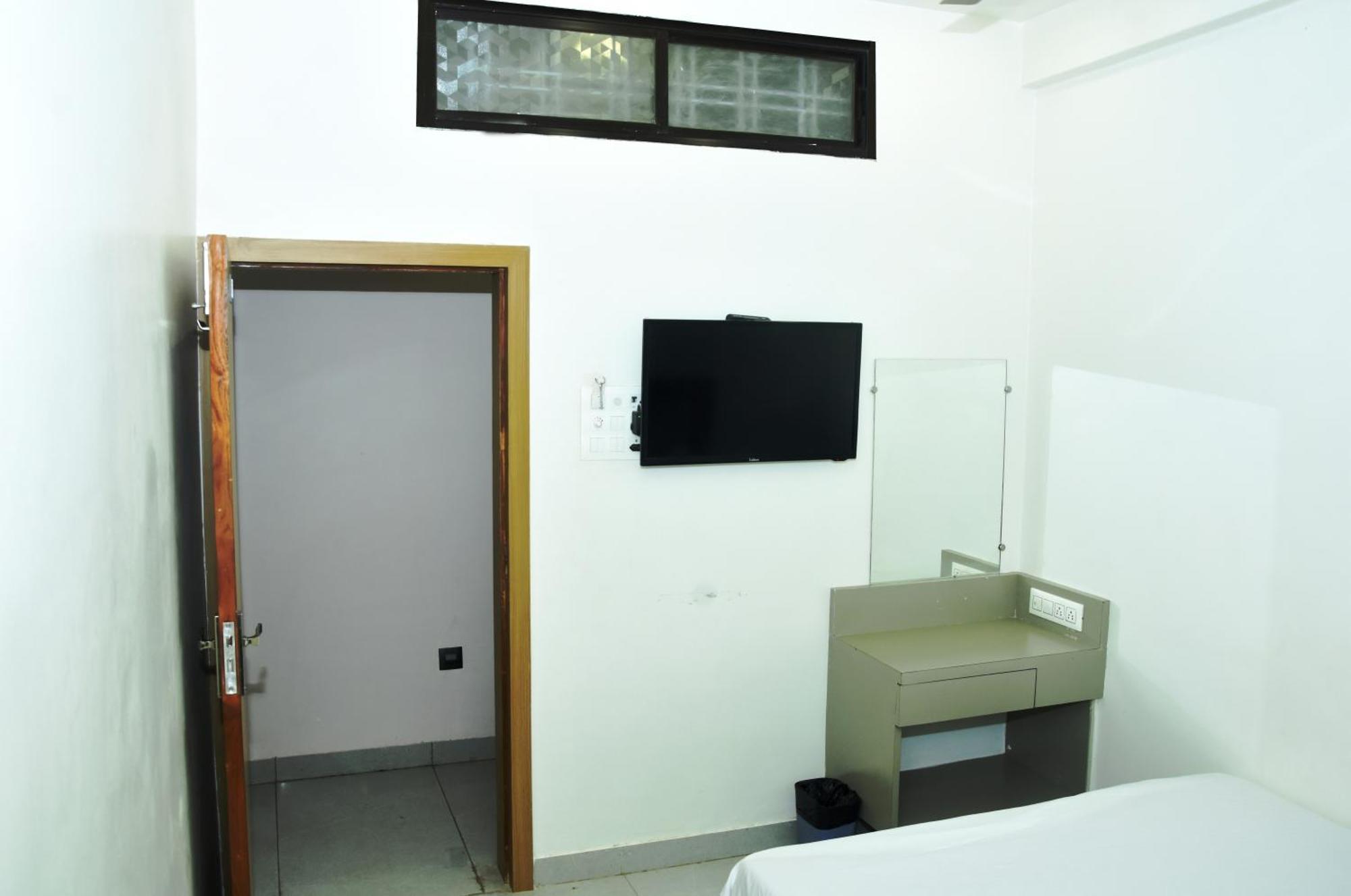 Hotel J K And Restaurant Morbi Екстер'єр фото