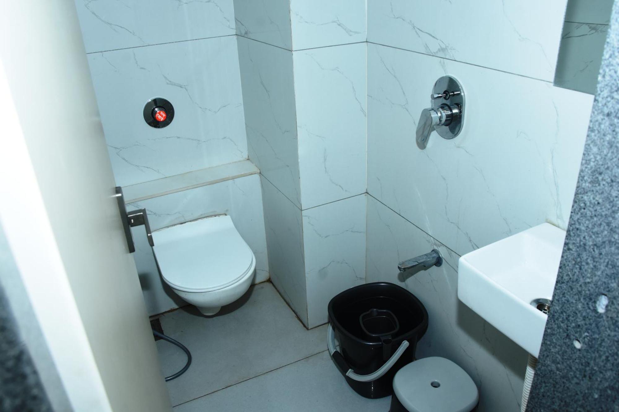 Hotel J K And Restaurant Morbi Екстер'єр фото